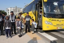 شرطة أبوظبي تستقبل الطلبة بالهدايا والرسائل التوعوية مع بدء العام الدراسي الجديد
