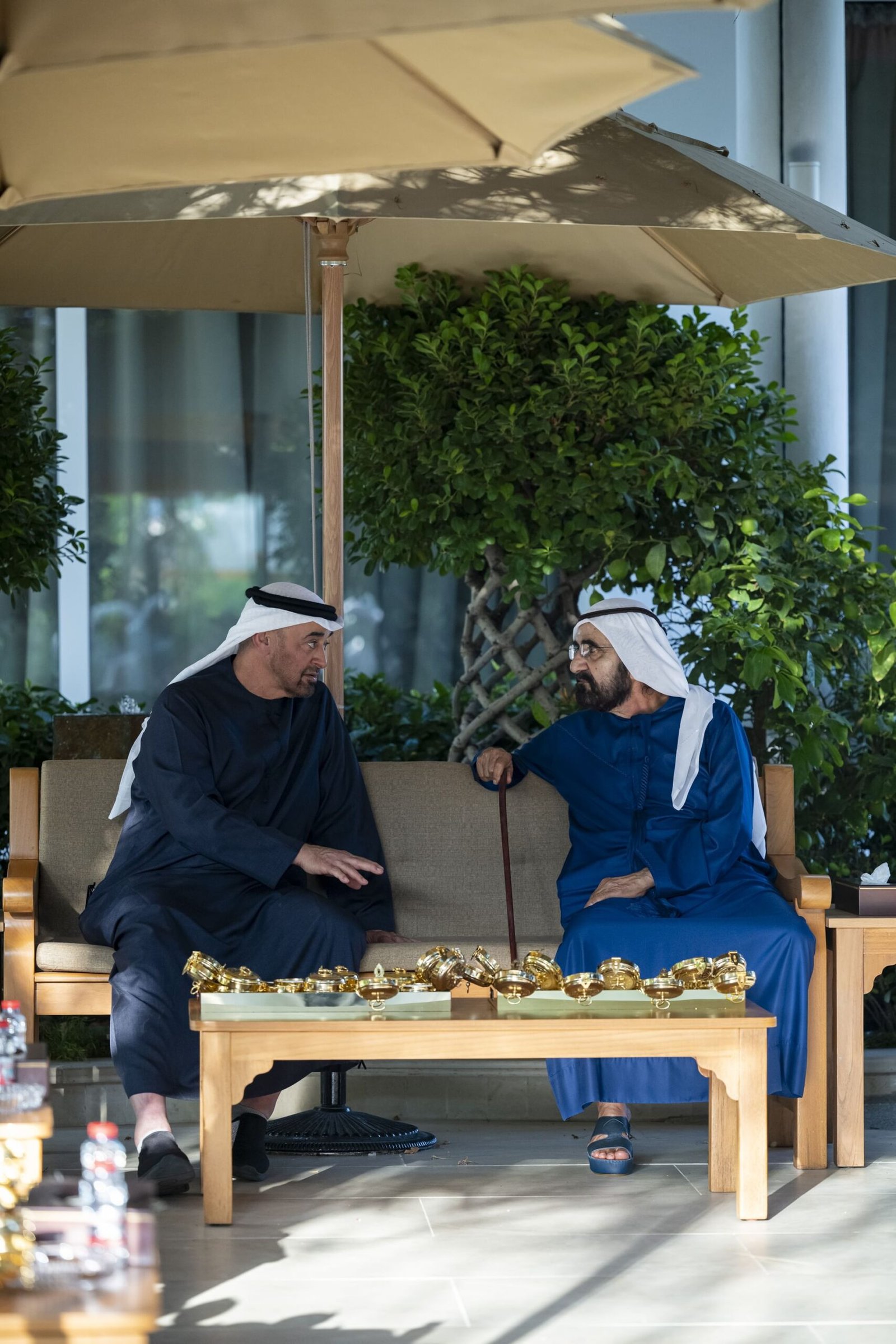 رئيس الدولة ومحمد بن راشد يبحثان شؤون الوطن خلال لقائهما في استراحة المرموم في دبي 1 رئيس الدولة ومحمد بن راشد يبحثان شؤون الوطن خلال لقائهما في استراحة المرموم في دبي