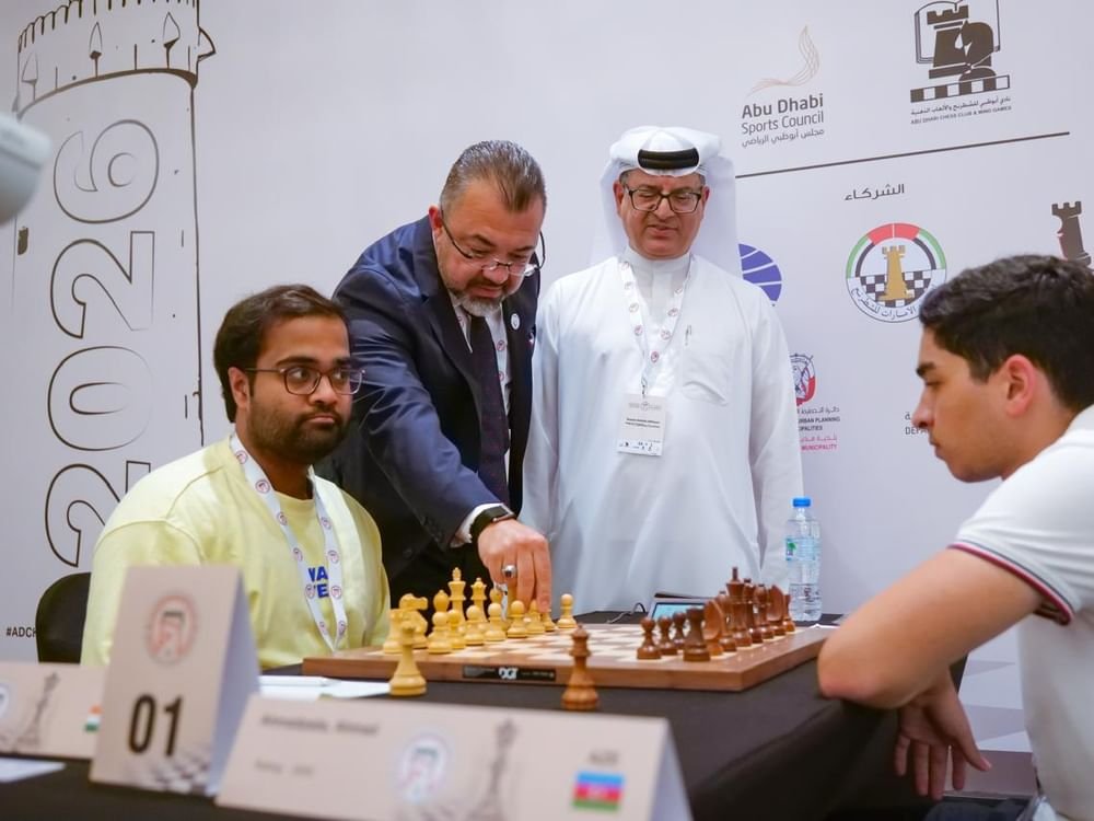 الأمريكي فلاديمير أكوبيان يحصد لقب بطولة المخضرمين بمهرجان أبوظبي للشطرنج 1 الأمريكي فلاديمير أكوبيان يحصد لقب بطولة المخضرمين بمهرجان أبوظبي للشطرنج