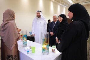 الجامعة القاسمية تحتفي بمواهب طلبتها في معرض «صيفنا فن وإبداع»