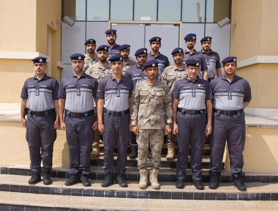 مدير قطاع العمليات المركزية يتفقد جاهزية المرور والدوريات الأمنية بمنطقة الظفرة 1 مدير قطاع العمليات المركزية يتفقد جاهزية المرور والدوريات الأمنية بمنطقة الظفرة