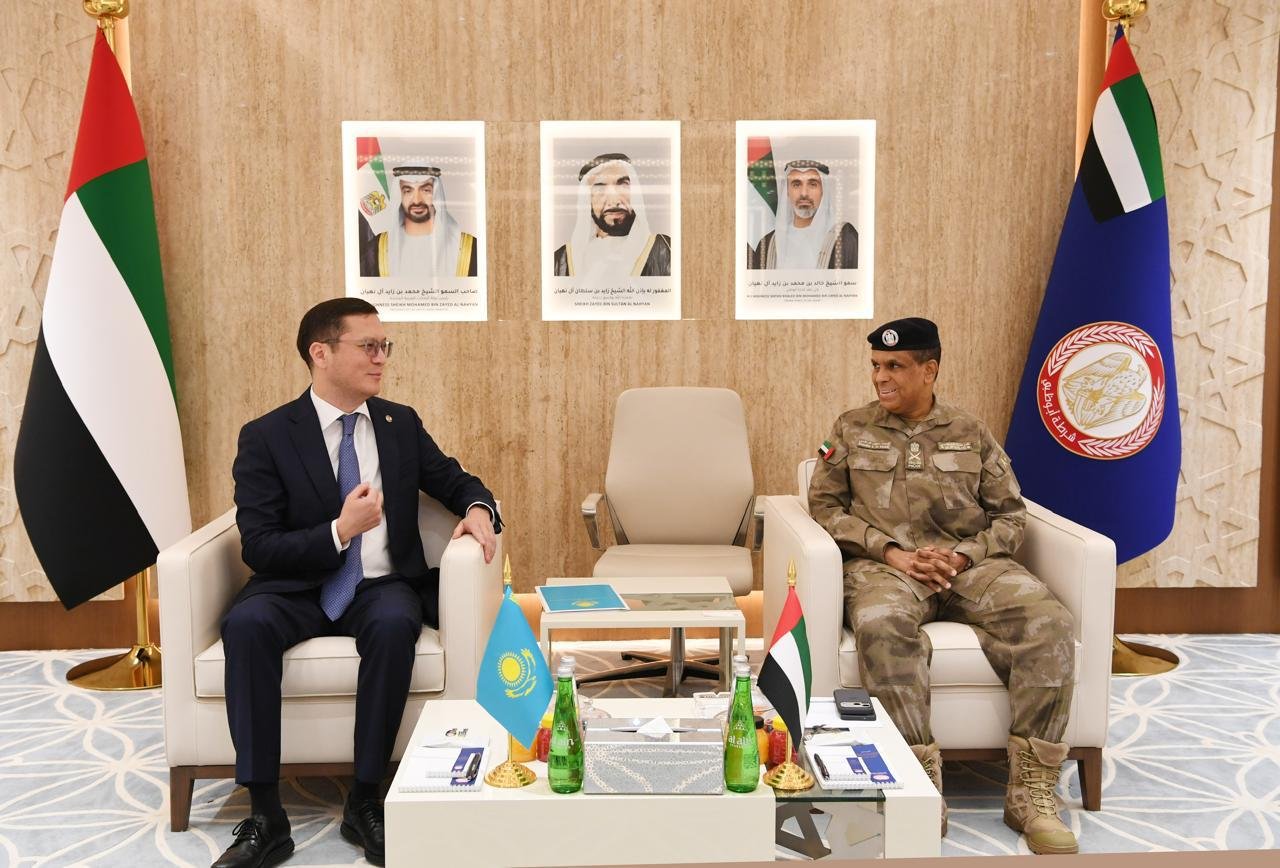 شرطة أبوظبي تستقبل وفدًا من جمهورية كازاخستان لتعزيز التعاون وتبادل الخبرات 1 شرطة أبوظبي