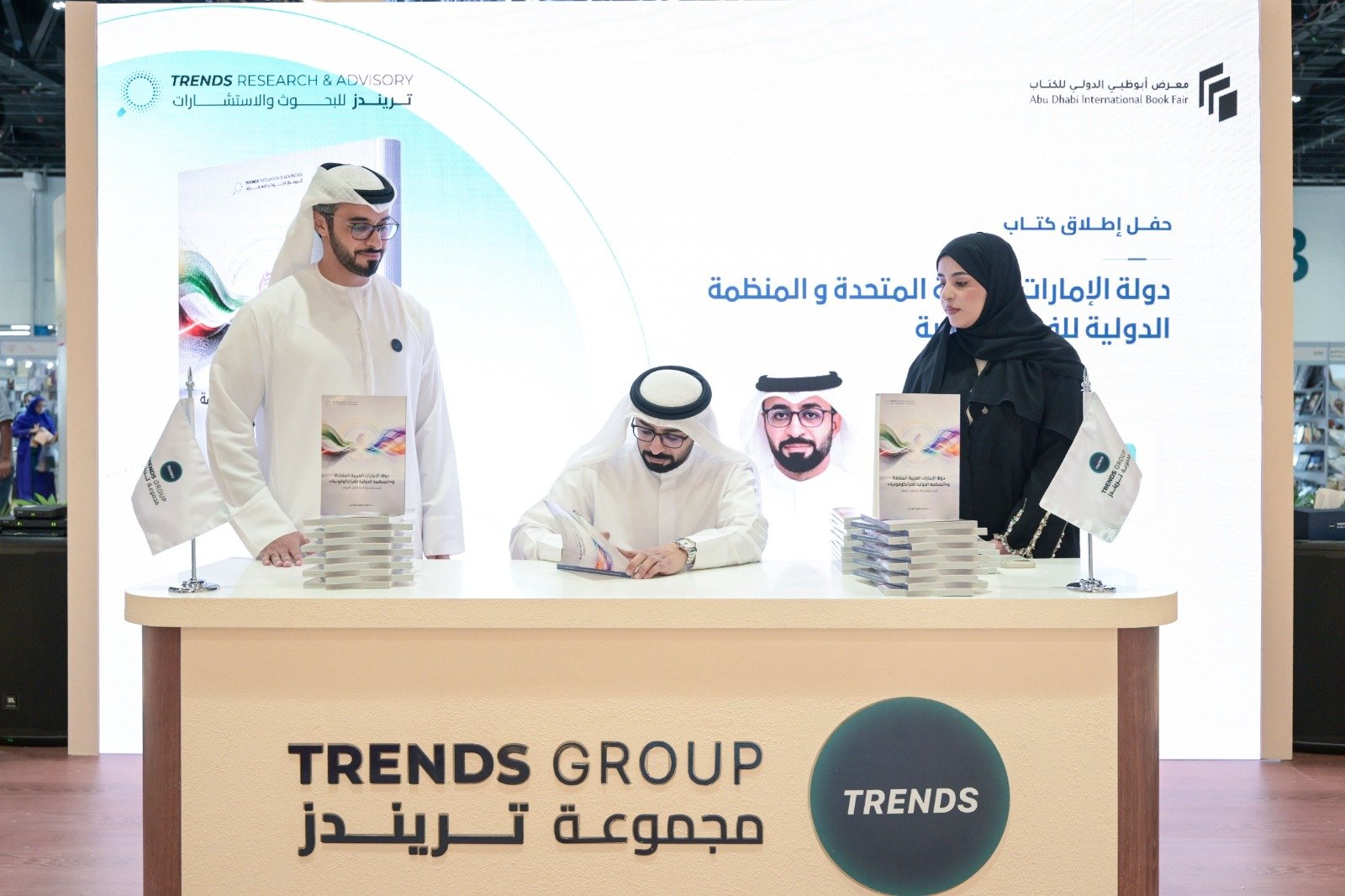 سالم النيادي يدشن كتاباً يوثّق مسيرة العلاقات الإماراتية مع الدول الفرانكوفونية 1 سالم النيادي