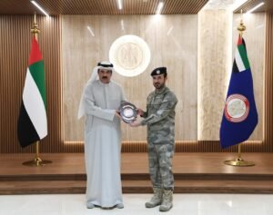 قائد عام شرطة أبوظبي يستقبل سفير مملكة البحرين لدى الدولة 2 قائد عام شرطة أبوظبي يستقبل سفير مملكة البحرين لدى الدولة