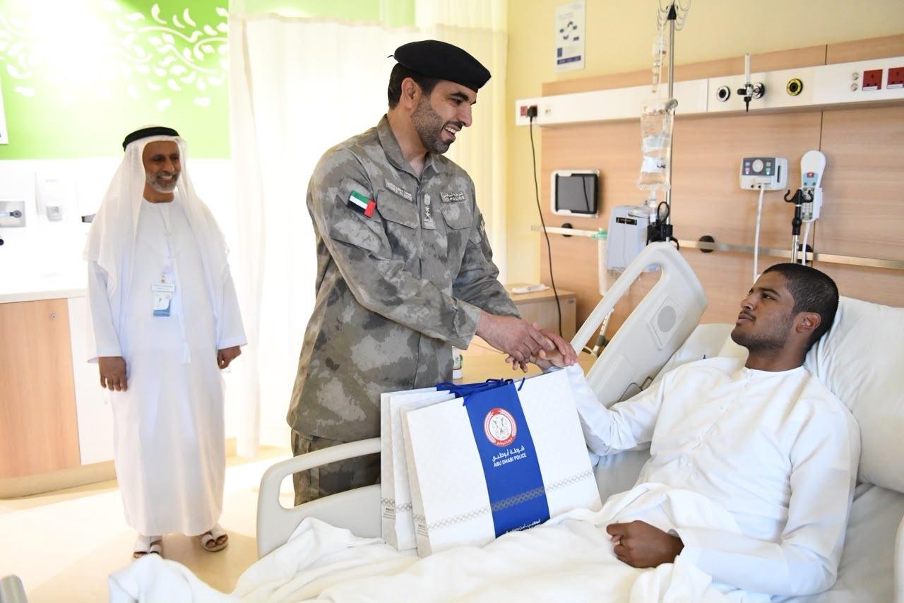 شرطة أبوظبي تعزز قيم التكافل بزيارة المرضى في مدينة طحنون بن محمد الطبية 1 شرطة أبوظبي