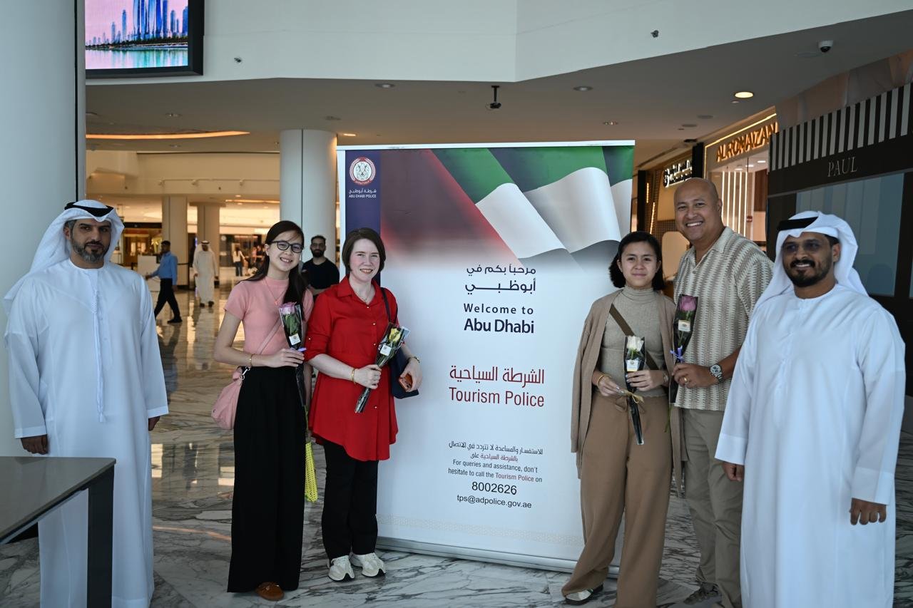 شرطة أبوظبي تحتفي باليوم العالمي للسياحة 1 شرطة أبوظبي تحتفي باليوم العالمي للسياحة