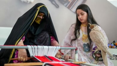 السدو.. أصالة تنسجها أنامل إماراتية في جناح «أبوظبي للتراث» بـ«الصيد والفروسية» 3 السدو