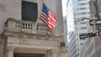 وول ستريت تغلق على تراجع و"ناسداك" يفقد 0.92% 2 وول ستريت