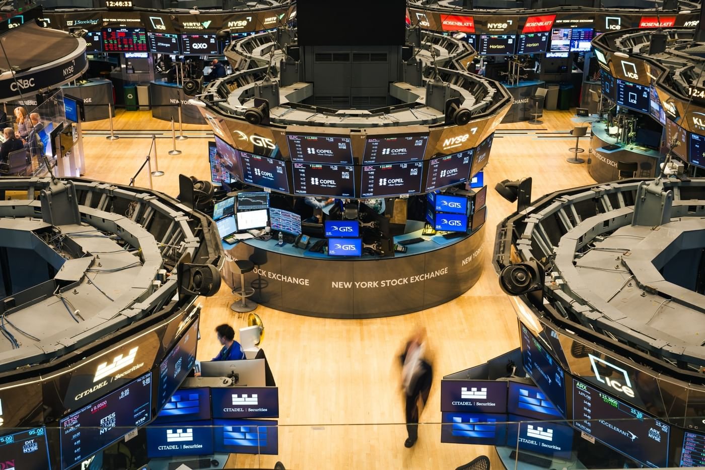 الأسهم الأمريكية تغلق مرتفعة بفضل شركات الذكاء الاصطناعي 1 الأسهم الأمريكية