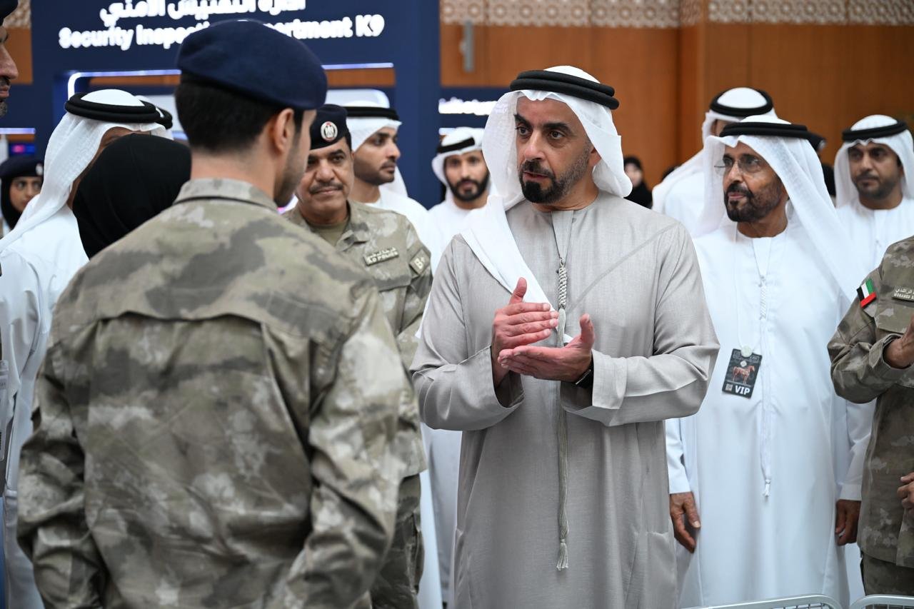 سيف بن زايد يزور منصة شرطة أبوظبي في المعرض الدولي للصيد والفروسية 1 شرطة أبوظبي