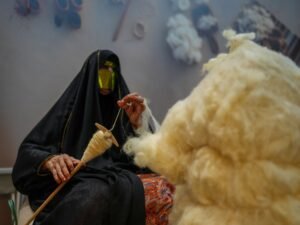 السدو.. أصالة تنسجها أنامل إماراتية في جناح «أبوظبي للتراث» بـ«الصيد والفروسية»