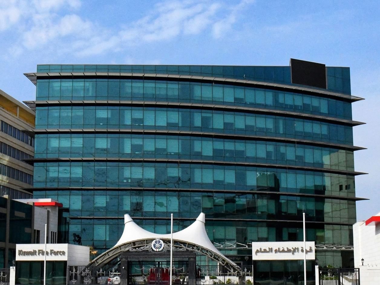 الكويت: السيطرة على حريق في مجمع سكني استهدف بمسيرة معادية ولا إصابات بشرية 1 الكويت