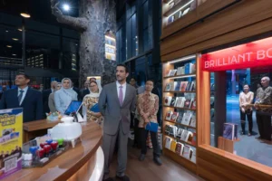 سلطان بن أحمد القاسمي يعلن تأسيس "مركز جواهر القاسمي للابتكار الإنساني" في إندونيسيا