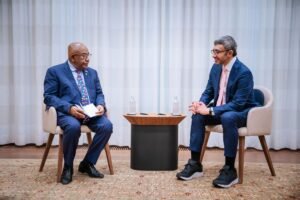 عبدالله بن زايد يلتقي رئيس جمهورية القمر المتحدة 2 عبدالله بن زايد يلتقي رئيس جمهورية القمر المتحدة