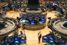 وول ستريت تغلق على تباين و"داو جونز" يتراجع 0.22 % 44 وول ستريت