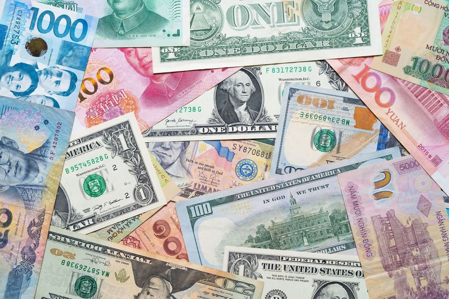 الدولار عند أعلى مستوى في 5 أسابيع عقب رفع الفائدة الأمريكية 1 الدولار