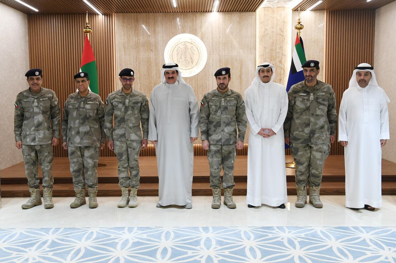 قائد عام شرطة أبوظبي يستقبل سفير مملكة البحرين لدى الدولة 1 قائد عام شرطة أبوظبي