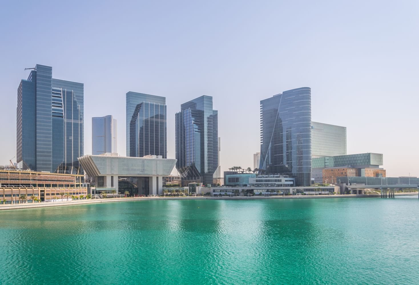 "إي كيو تي" تُطلق منصتها في الشرق الأوسط وتفتتح مكتبًا في أبوظبي العالمي 1 إي كيو تي