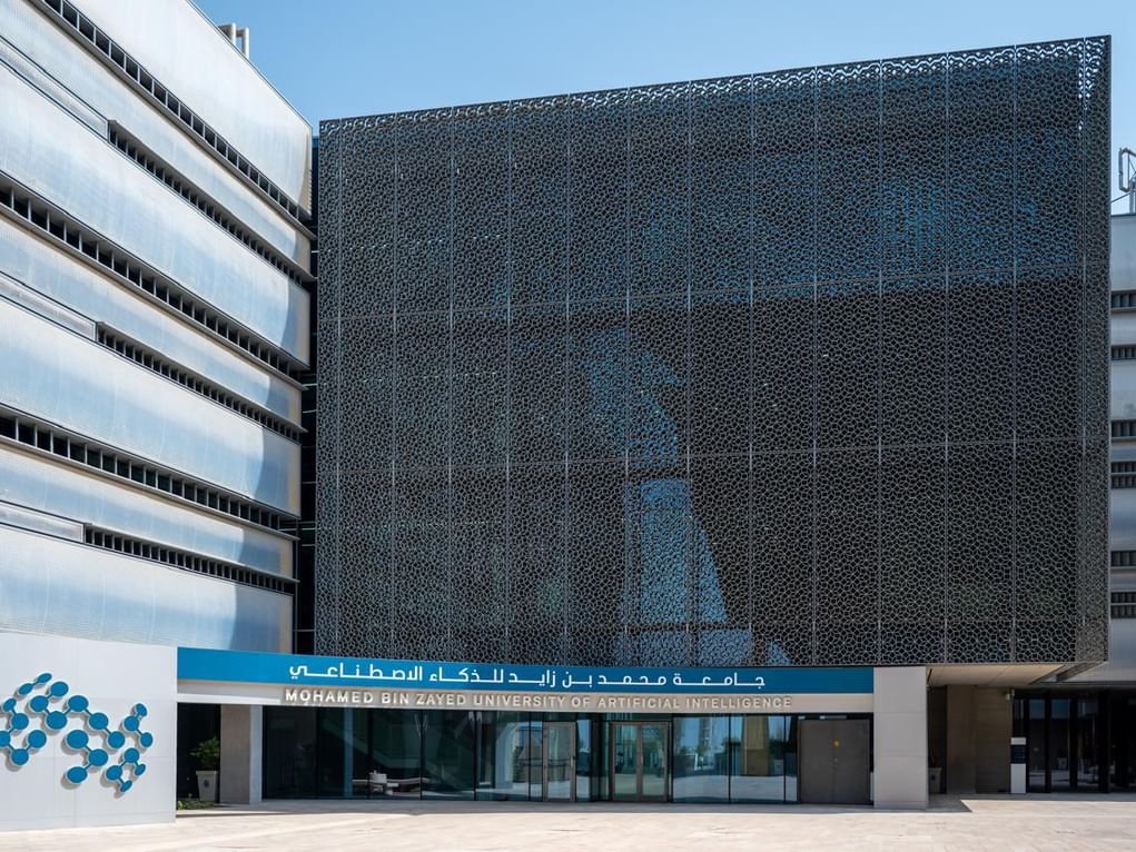 ابنة الإمارات ترسم ملامح المستقبل عبر بوابة الذكاء الاصطناعي 1 ابنة الإمارات