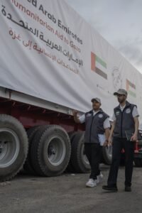 ضمن عملية "الفارس الشهم 3".. دخول 3 قوافل مساعدات إماراتية إلى قطاع غزة تحمل 458 طنا من المساعدات الإنسانية 2 ضمن عملية "الفارس الشهم 3".. دخول 3 قوافل مساعدات إماراتية إلى قطاع غزة تحمل 458 طنا من المساعدات الإنسانية