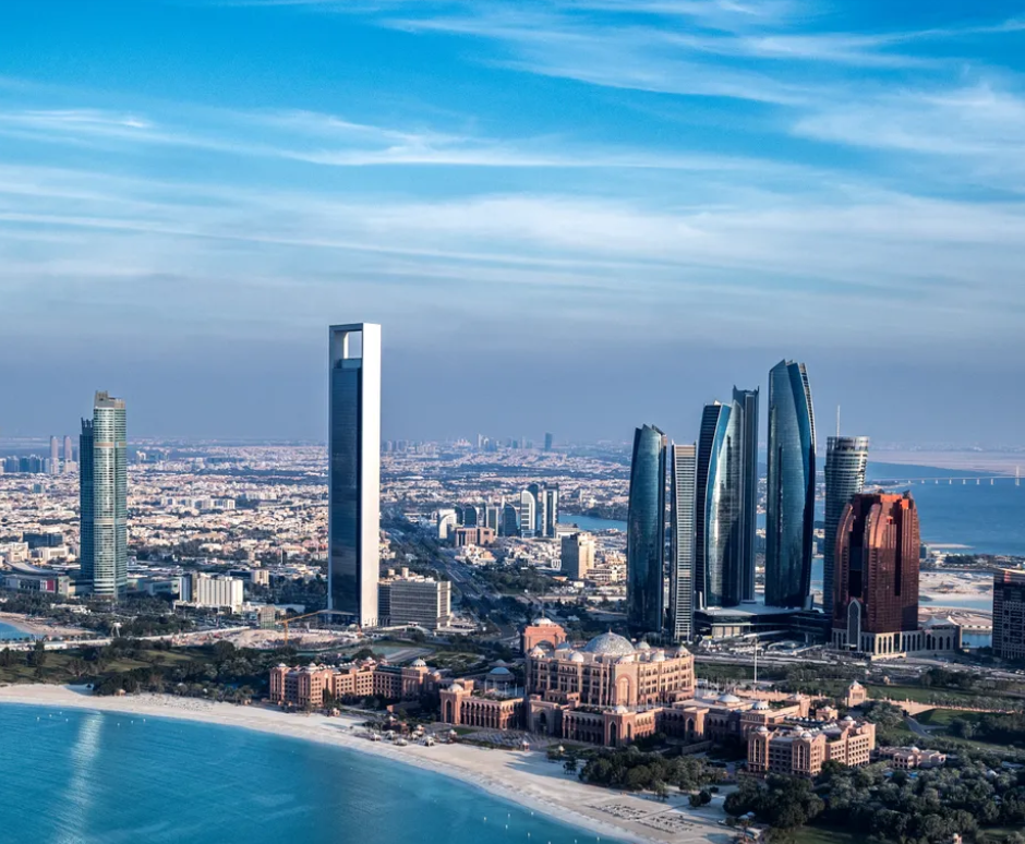 دائرة التنمية الاقتصادية – أبوظبي تمدِّد الفترة الممنوحة لحاملي رخصة «تاجر أبوظبي» عاماً إضافياً لممارسة أعمالهم دون الحاجة إلى مقر 1 أبوظبي