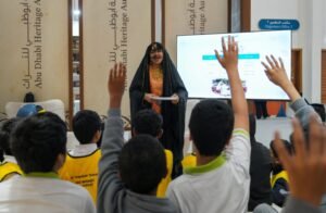 «أبوظبي للتراث» في «أبوظبي للكتاب» .. حفلات توقيع ومحاضرات وأمسيات شعرية وفنون أدائية