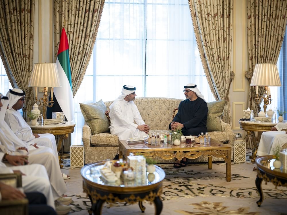 هزاع بن زايد يستقبل خالد بن محمد بن زايد بمحل إقامته في منطقة العين 1 هزاع بن زايد يستقبل خالد بن محمد بن زايد بمحل إقامته في منطقة العين