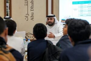 «أبوظبي للتراث» في «أبوظبي للكتاب» .. حفلات توقيع ومحاضرات وأمسيات شعرية وفنون أدائية