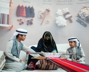 السدو.. أصالة تنسجها أنامل إماراتية في جناح «أبوظبي للتراث» بـ«الصيد والفروسية»