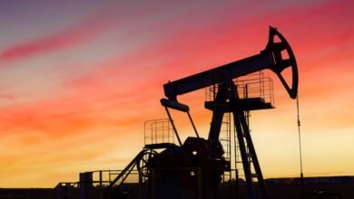 النفط يتراجع 3.4% و برنت عند 100.34 دولار للبرميل 1 النفط
