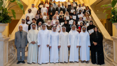 جامعة الإمارات العربية المتحدة ودائرة تنمية المجتمع – أبوظبي تحتفيان بـ98 خريجاً وخريجة ضمن الدفعة الرابعة من برنامج «بناء القدرات» لمهنيّي الرعاية الاجتماعية 4 جامعة الإمارات العربية المتحدة
