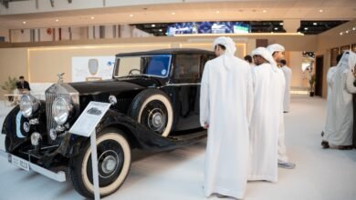 سيارتان من ذاكرة القرن العشرين تتصدران مشاركة «الشارقة للسيارات القديمة» في «أبوظبي للصيد والفروسية» 2 سيارتان