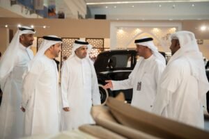 سيارتان من ذاكرة القرن العشرين تتصدران مشاركة «الشارقة للسيارات القديمة» في «أبوظبي للصيد والفروسية» 2 سيارتان من ذاكرة القرن العشرين تتصدران مشاركة «الشارقة للسيارات القديمة» في «أبوظبي للصيد والفروسية»