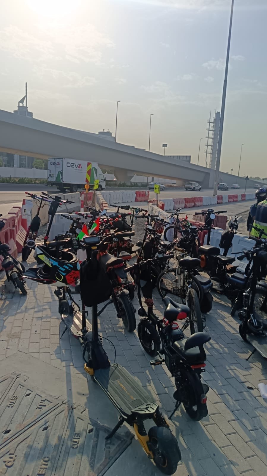 شرطة دبي تحجز 13 ألفاً و657 دراجة كهربائية "سكوتر" مخالفة خلال 8 أشهر 1 شرطة دبي