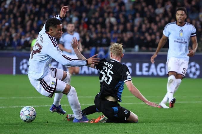 كلوب بروج يسقط على أرضه أمام أستون فيلا 1 كلوب بروج يسقط على أرضه أمام أستون فيلا