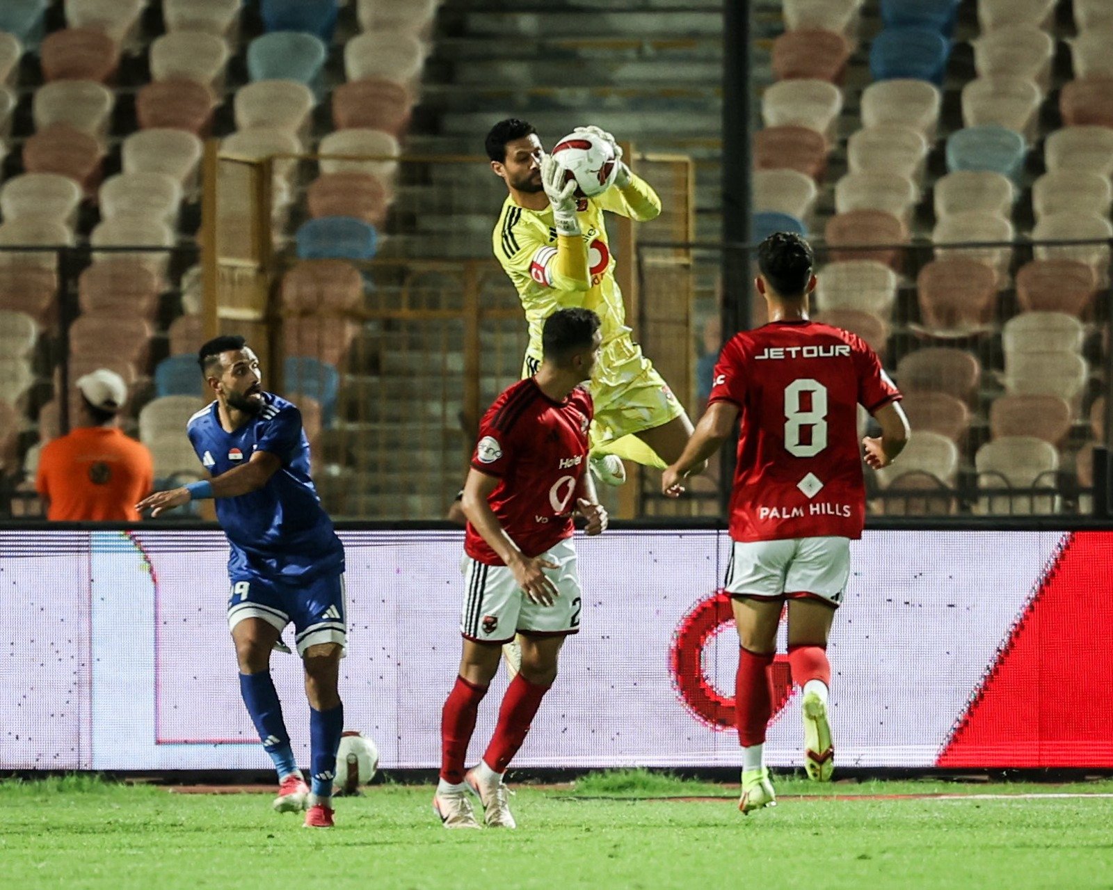 إصابة ثنائي الأهلي بعد توقف الدوري المصري 1 إصابة ثنائي الأهلي بعد توقف الدوري المصري