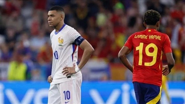 أسطورة برشلونة ينحاز إلى مبابي في صراع الكرة الذهبية 1 أسطورة برشلونة ينحاز إلى مبابي في صراع الكرة الذهبية