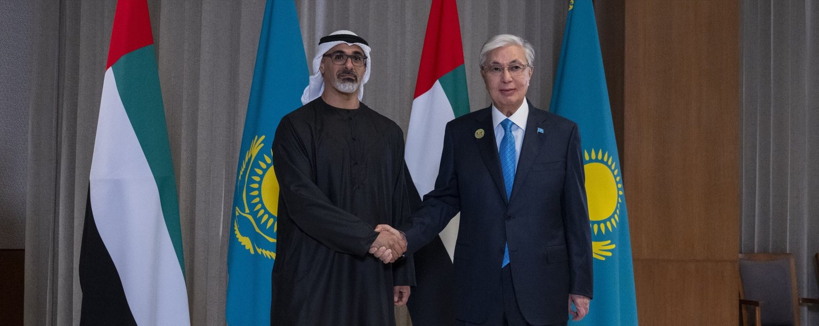 ولي عهد أبوظبي يلتقي رئيس كازاخستان على هامش أعمال قمة "بريكس" بنيودلهي 1 ولي عهد أبوظبي يلتقي رئيس كازاخستان على هامش أعمال قمة "بريكس" بنيودلهي