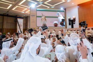 بـ2.1 مليون درهم.. أبوظبي تشهد بيع أغلى صقر في تاريخ المزادات العالمية 3 بـ2.1 مليون درهم.. أبوظبي تشهد بيع أغلى صقر في تاريخ المزادات العالمية
