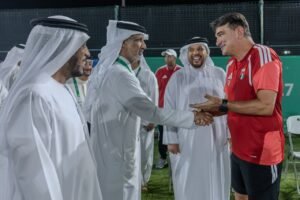 رئيس الاتحاد الخليجي يزور تدريبات «الأبيض» في جدة قبل الجولة الثالثة 4 رئيس الاتحاد الخليجي يزور تدريبات «الأبيض» في جدة قبل الجولة الثالثة