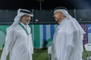 رئيس الاتحاد الخليجي يزور تدريبات «الأبيض» في جدة قبل الجولة الثالثة 5 رئيس الاتحاد الخليجي يزور تدريبات «الأبيض» في جدة قبل الجولة الثالثة