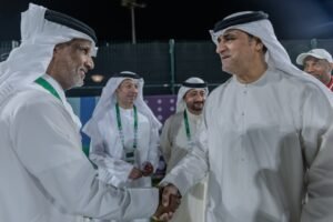 رئيس الاتحاد الخليجي يزور تدريبات «الأبيض» في جدة قبل الجولة الثالثة 3 رئيس الاتحاد الخليجي يزور تدريبات «الأبيض» في جدة قبل الجولة الثالثة
