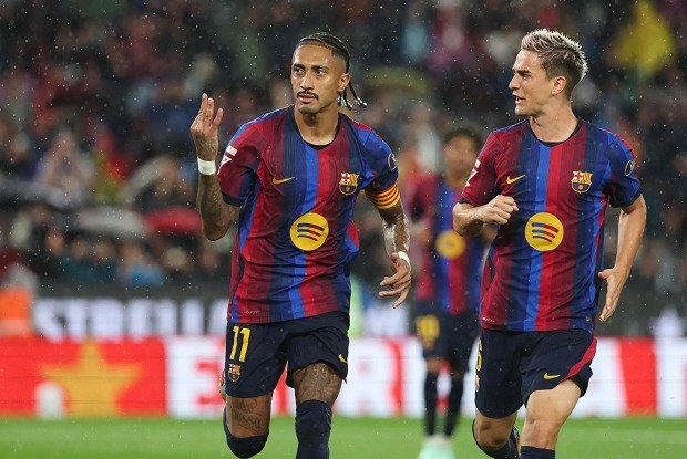 قطار برشلونة يدهس راسينج في الليجا 1 برشلونة