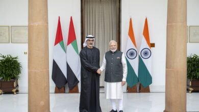 ولي عهد أبوظبي ورئيس الوزراء الهندي يبحثان العلاقات الثنائية وسبل تعزيزها