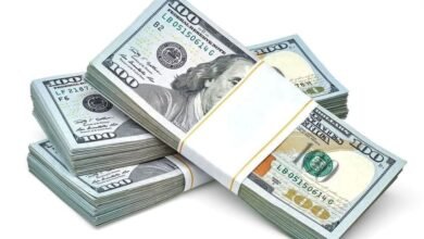 الدولار يتجه لتحقيق مكاسب أسبوعية بأكثر من 1%