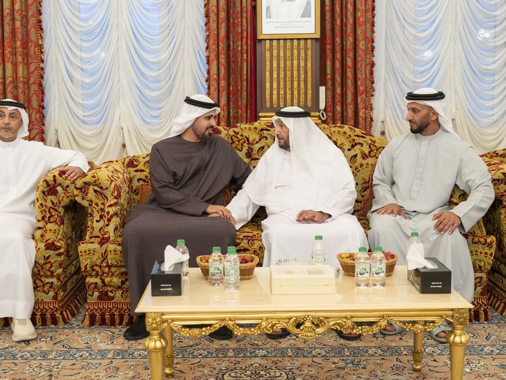 ذياب بن محمد بن زايد يُقدِّم واجب العزاء في وفاة عائشة راشد الظاهري 1 ذياب بن محمد بن زايد يُقدِّم واجب العزاء في وفاة عائشة راشد الظاهري