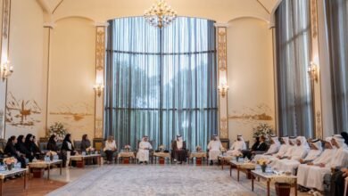 سعود بن صقر يستقبل خريجي ومبتعثي برنامج المنح الدراسية ويؤكد أهمية التعليم في بناء الإنسان ومستقبل الوطن