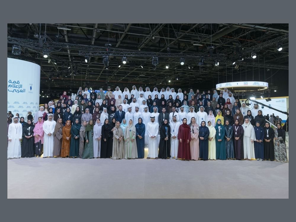 أحمد بن محمد يشهد تخريج دفعات جديدة من 4 برامج إعلامية متخصصة خلال "قمة الإعلام العربي 2026" 1 أحمد بن محمد يشهد تخريج دفعات جديدة من 4 برامج إعلامية متخصصة خلال "قمة الإعلام العربي 2026"