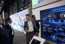 وفد بلدية عجمان يطلع على أحدث تقنيات الذكاء الاصطناعي بمؤتمر ومعرض "HUAWEI CONNECT 2026" 25 وفد بلدية عجمان يطلع على أحدث تقنيات الذكاء الاصطناعي بمؤتمر ومعرض "HUAWEI CONNECT 2026"