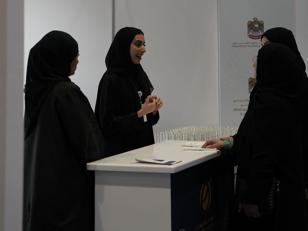 الشارقة للتمكين الاجتماعي تعرّف بمشروع "علّم بالقلم" 1 الشارقة للتمكين الاجتماعي تعرّف بمشروع "علّم بالقلم"